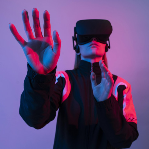 NFTs and the Metaverse: Building Digital Identities and Virtual Worlds (Linking NFTs to the metaverse hype)